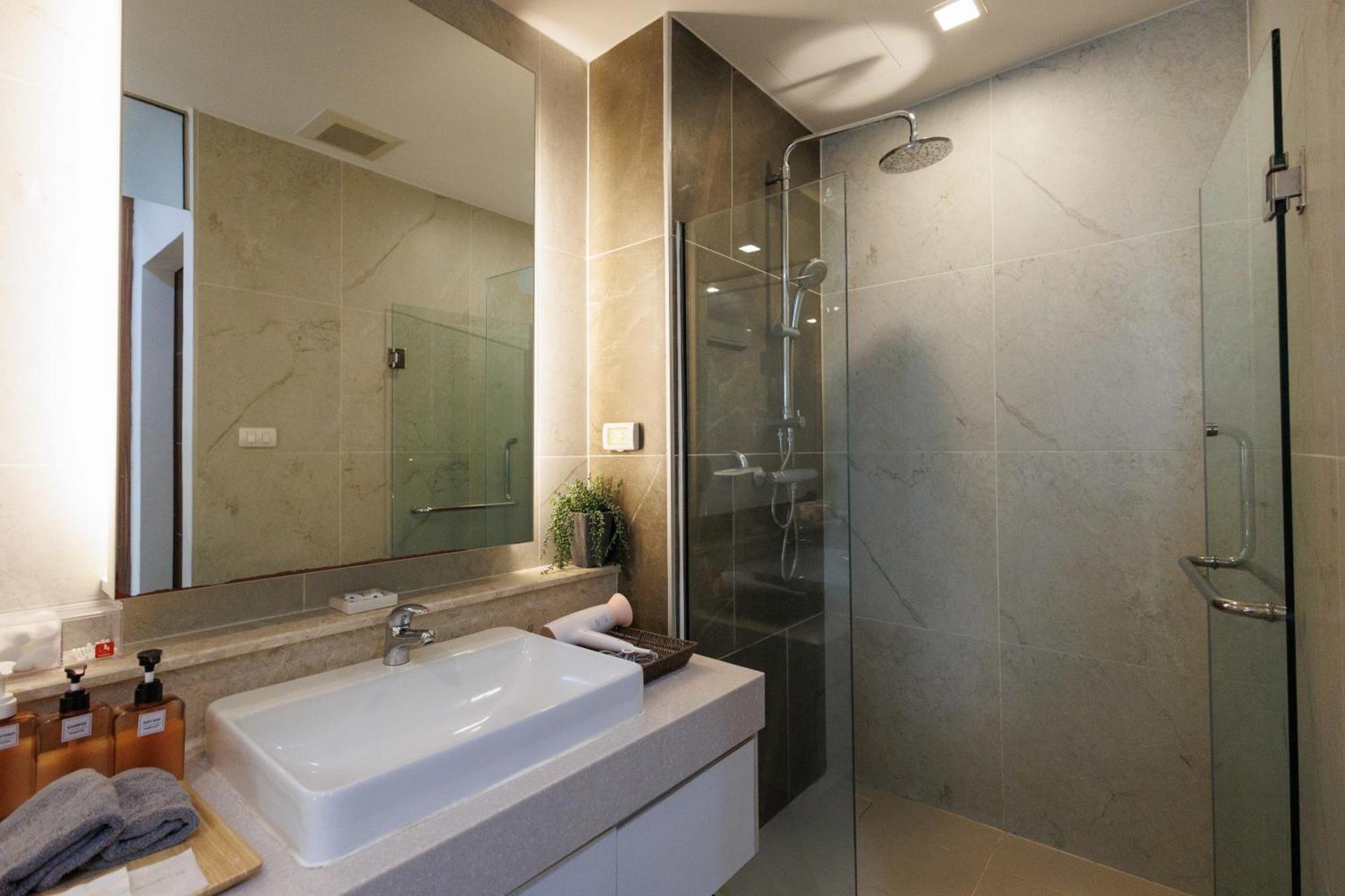 The Astra Condo City Center Чиангмай Екстериор снимка